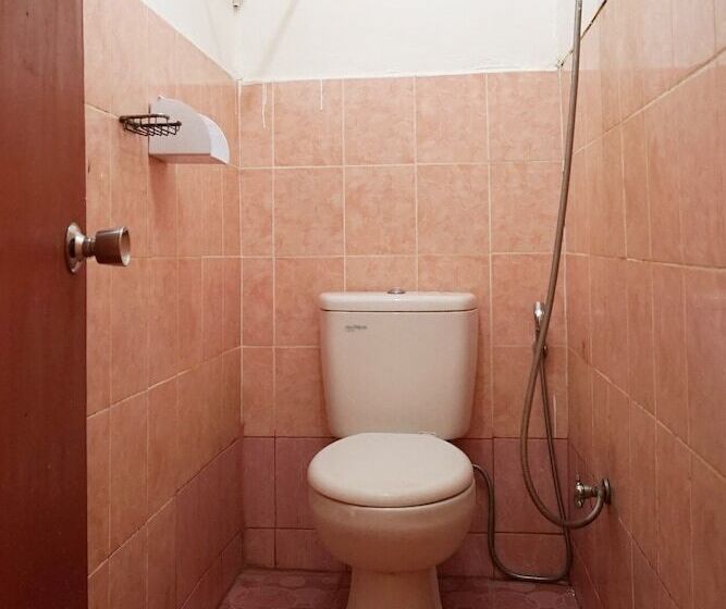 هتل Collection O 2885 Hemra