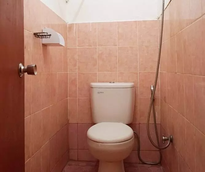 Hotelli Collection O 2885 Hemra