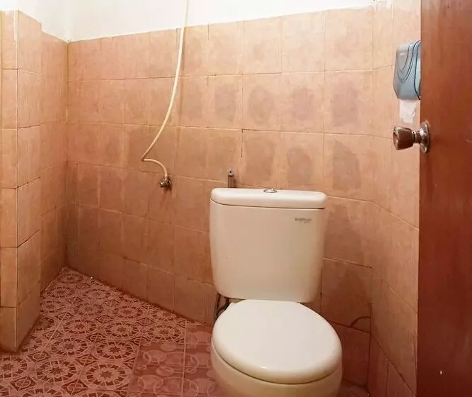 Hotelli Collection O 2885 Hemra