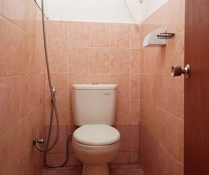 هتل Collection O 2885 Hemra