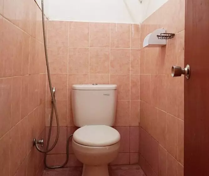 Hotelli Collection O 2885 Hemra