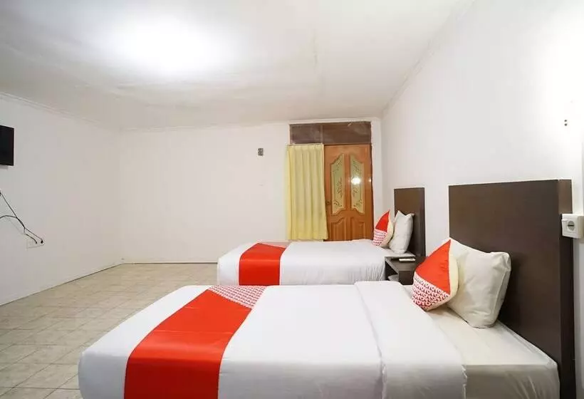 Hotelli Collection O 2885 Hemra