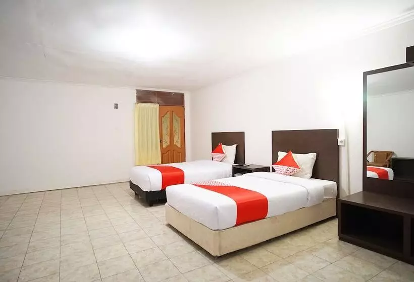 Hotelli Collection O 2885 Hemra