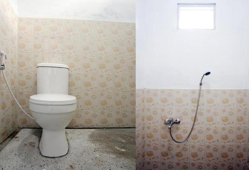 Отель Reddoorz Near Universitas Palangkaraya 2