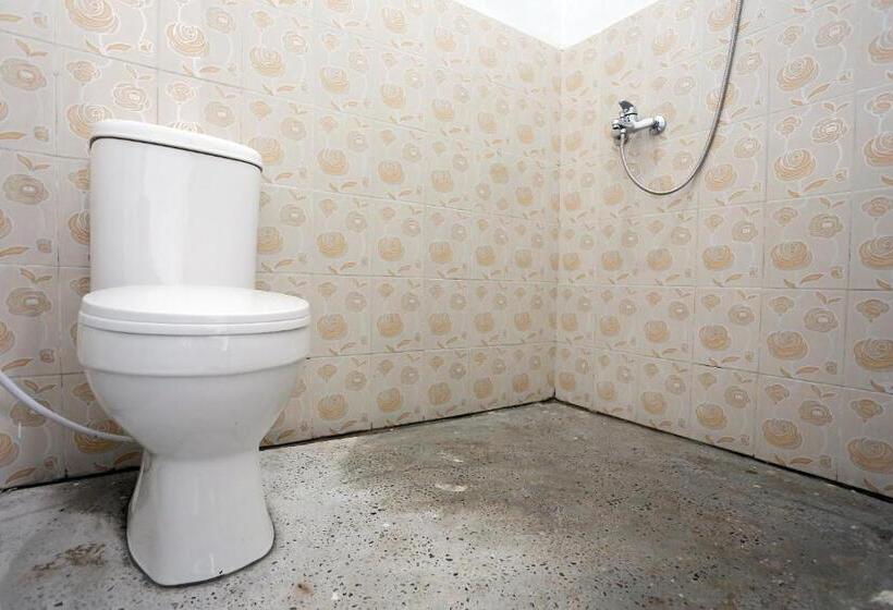 Отель Reddoorz Near Universitas Palangkaraya 2