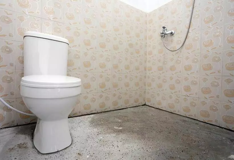 ホテル Reddoorz Near Universitas Palangkaraya 2