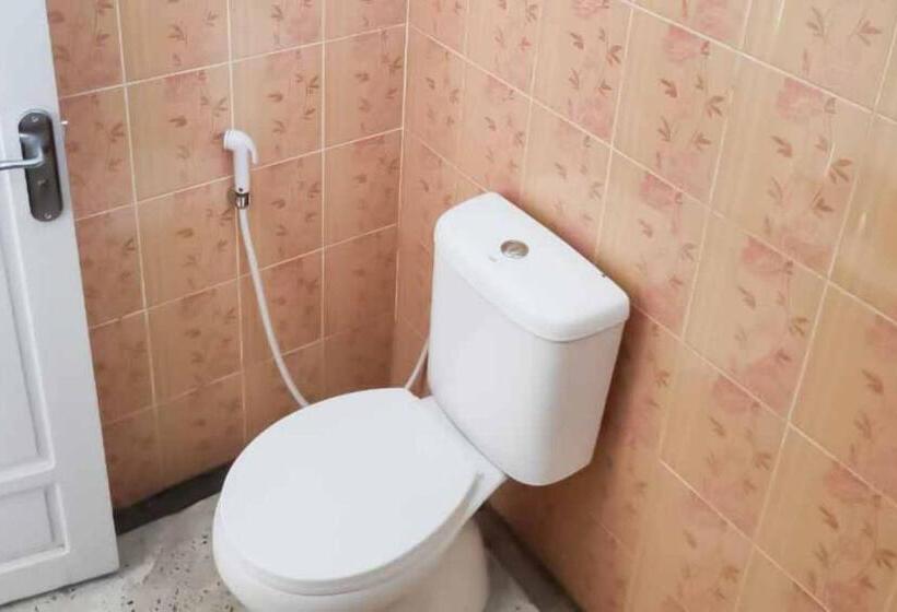 Отель Reddoorz Near Universitas Palangkaraya 2