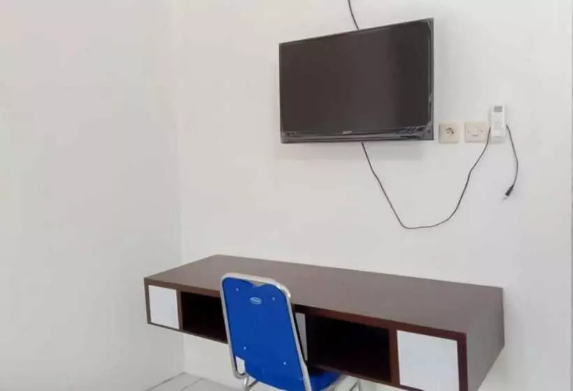 ホテル Reddoorz Near Universitas Palangkaraya 2