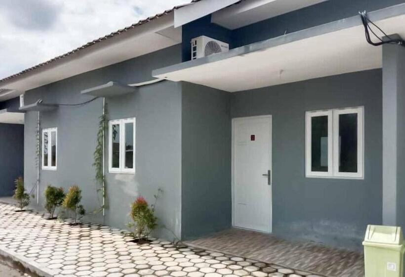 Отель Reddoorz Near Universitas Palangkaraya 2