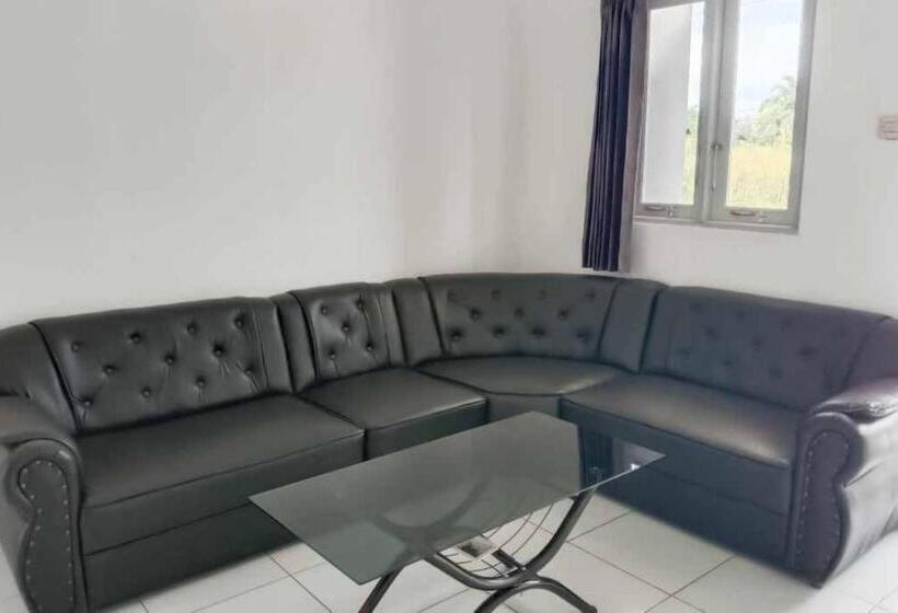 Отель Reddoorz Near Universitas Palangkaraya 2