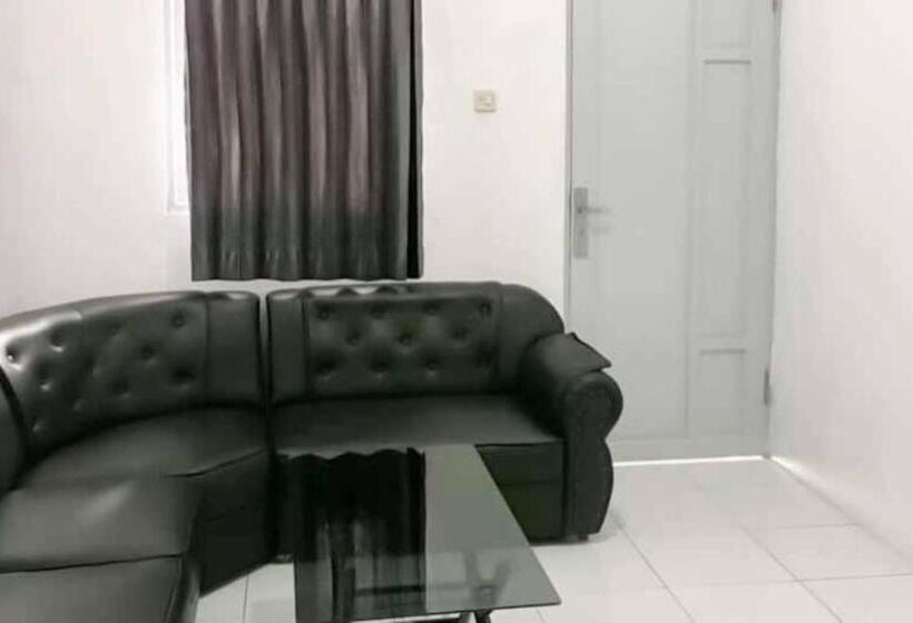 Отель Reddoorz Near Universitas Palangkaraya 2