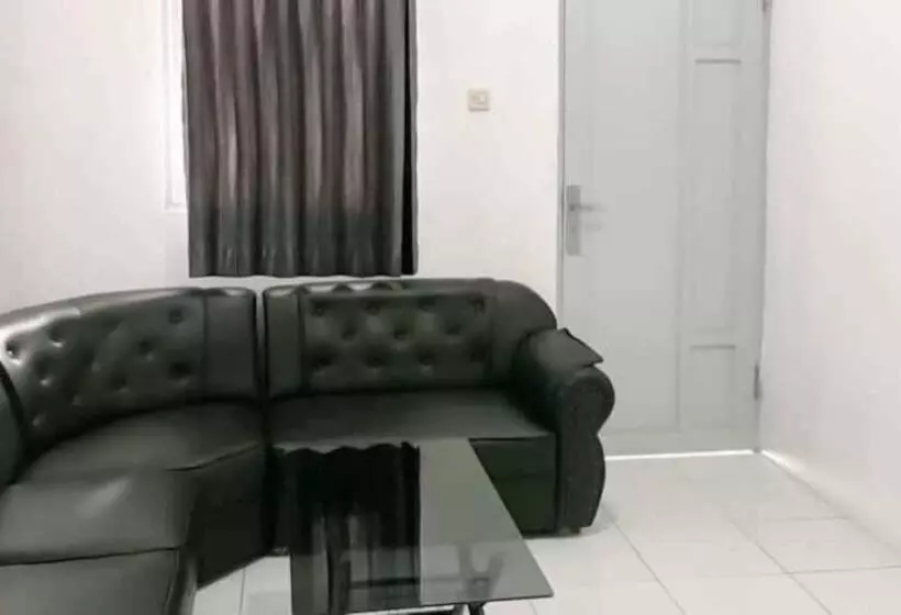 ホテル Reddoorz Near Universitas Palangkaraya 2