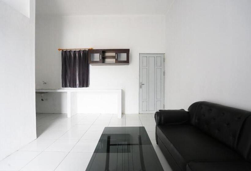 Отель Reddoorz Near Universitas Palangkaraya 2