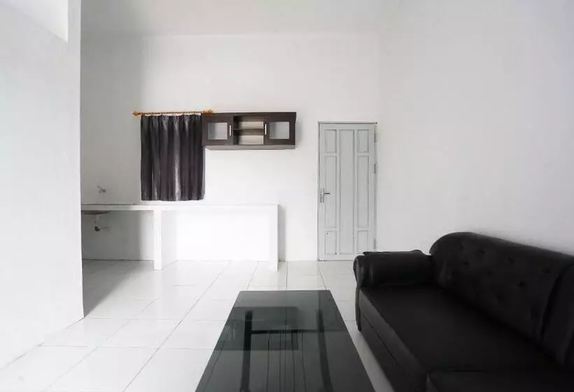 ホテル Reddoorz Near Universitas Palangkaraya 2