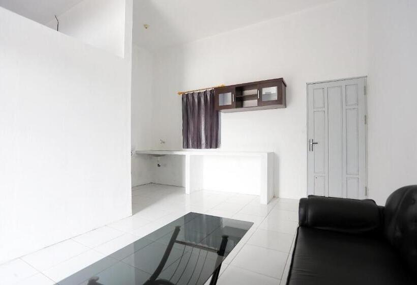 Отель Reddoorz Near Universitas Palangkaraya 2