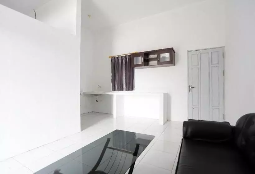 ホテル Reddoorz Near Universitas Palangkaraya 2