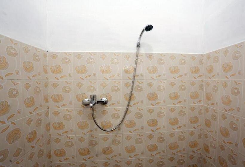 Отель Reddoorz Near Universitas Palangkaraya 2