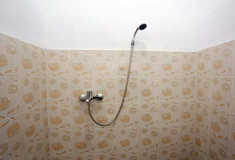 ホテル Reddoorz Near Universitas Palangkaraya 2