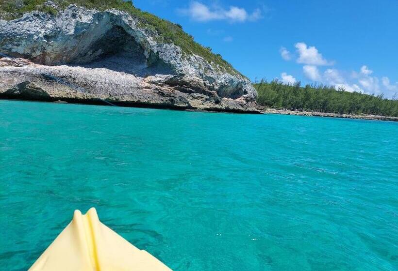 هتل The Sunset Cove And Rainbow Room