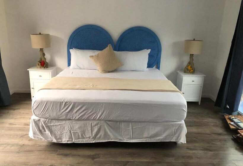 هتل The Sunset Cove And Rainbow Room