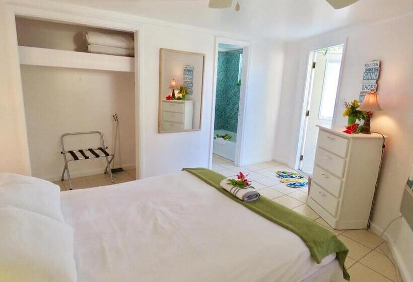 هتل The Sunset Cove And Rainbow Room