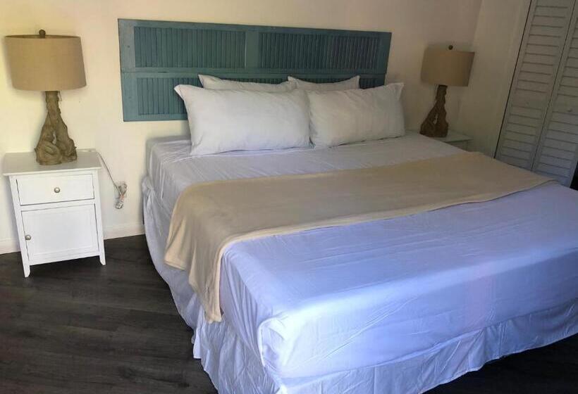 هتل The Sunset Cove And Rainbow Room