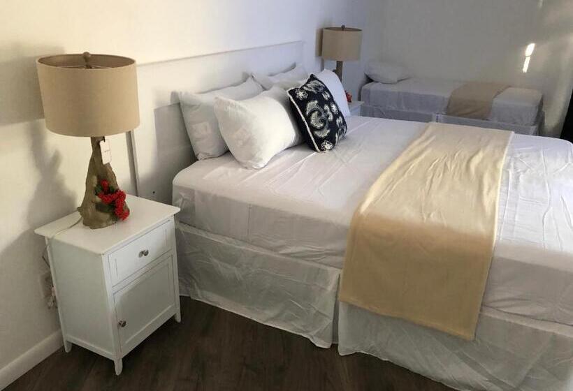 هتل The Sunset Cove And Rainbow Room