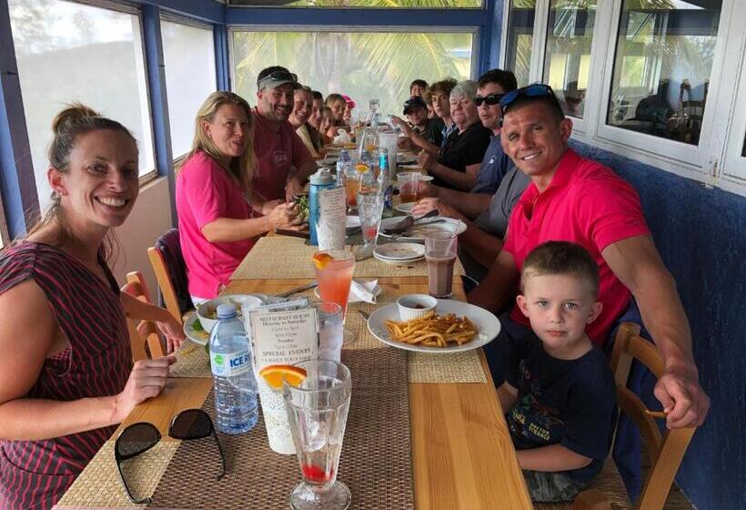 هتل The Sunset Cove And Rainbow Room