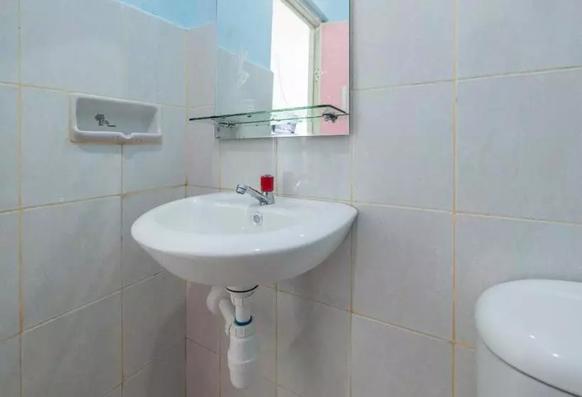 ホテル Oyo 2775 Rf Homestay