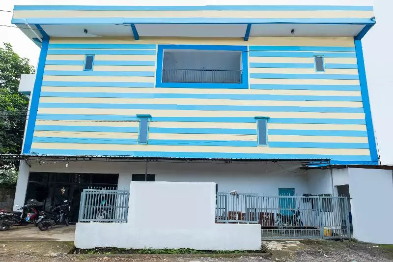 ホテル Oyo 2775 Rf Homestay