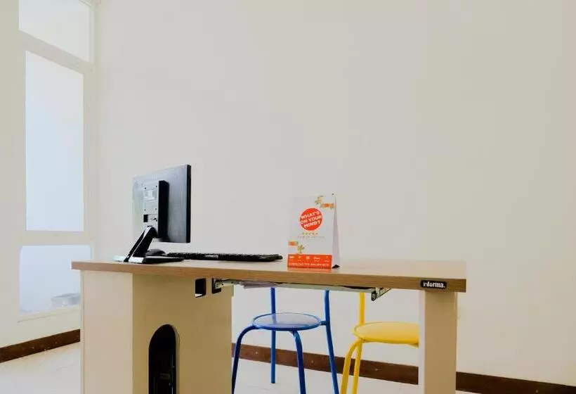 Hotelli Reddoorz At Karangploso 2