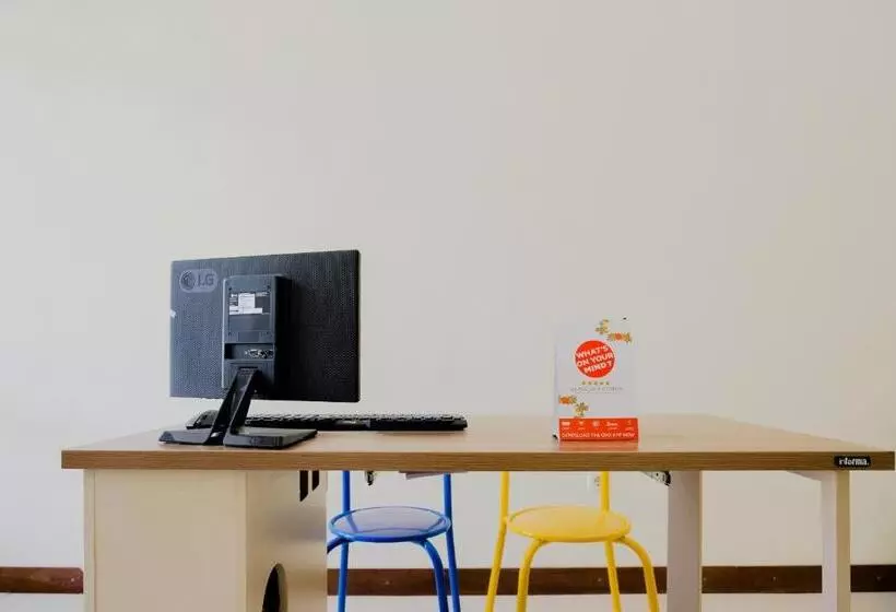 Hotelli Reddoorz At Karangploso 2