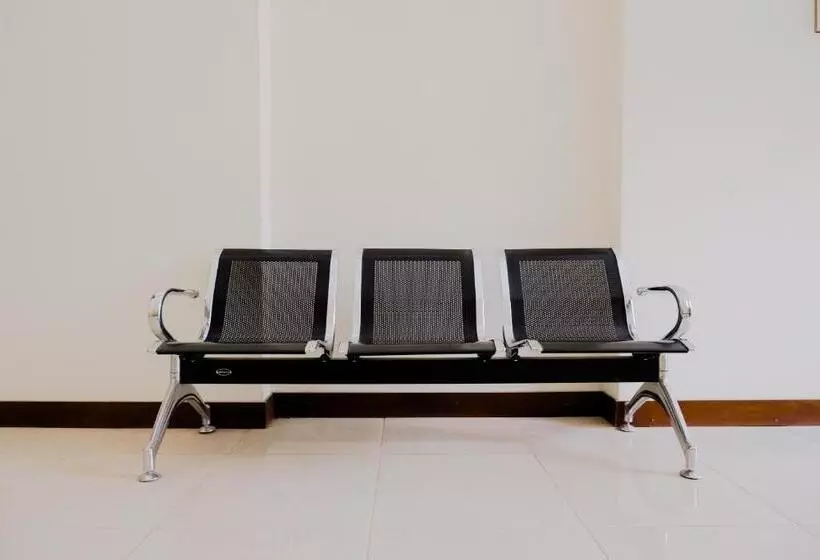 Hotelli Reddoorz At Karangploso 2