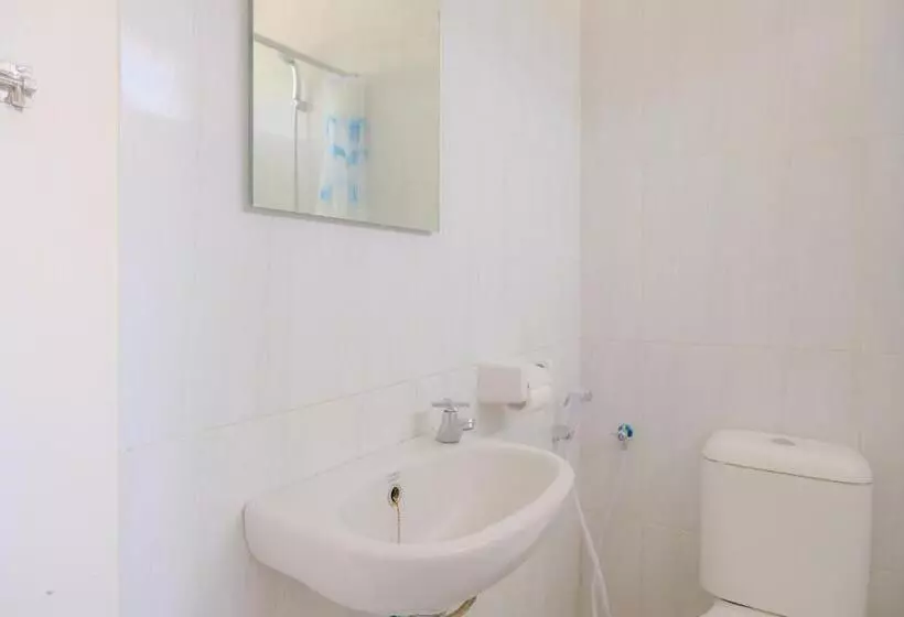 Hotelli Reddoorz At Karangploso 2