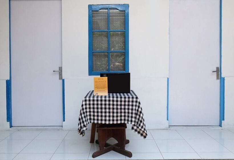 Hotel Spot On 2726 Kopo 355 Syariah