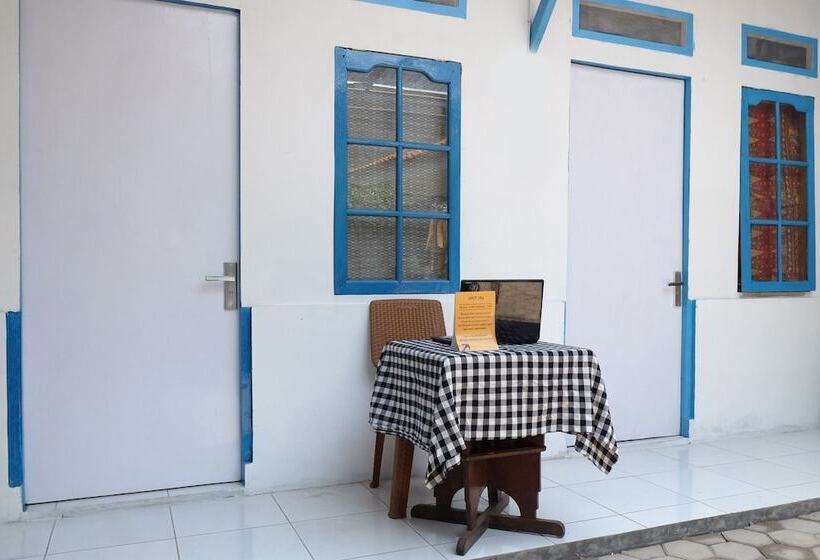 Hotel Spot On 2726 Kopo 355 Syariah