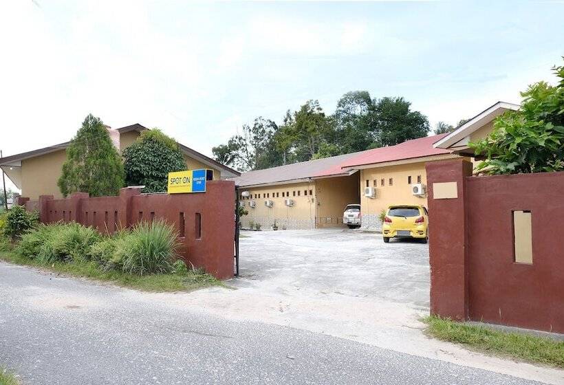 Hotel Spot On 2766 Kezia Kost