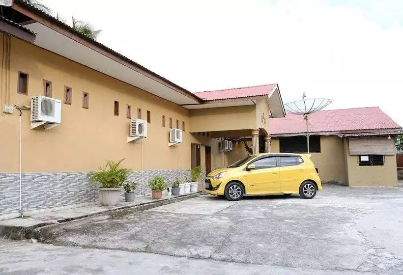 ホテル Spot On 2766 Kezia Kost
