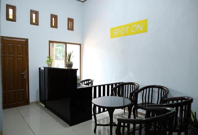 Hotel Spot On 2766 Kezia Kost