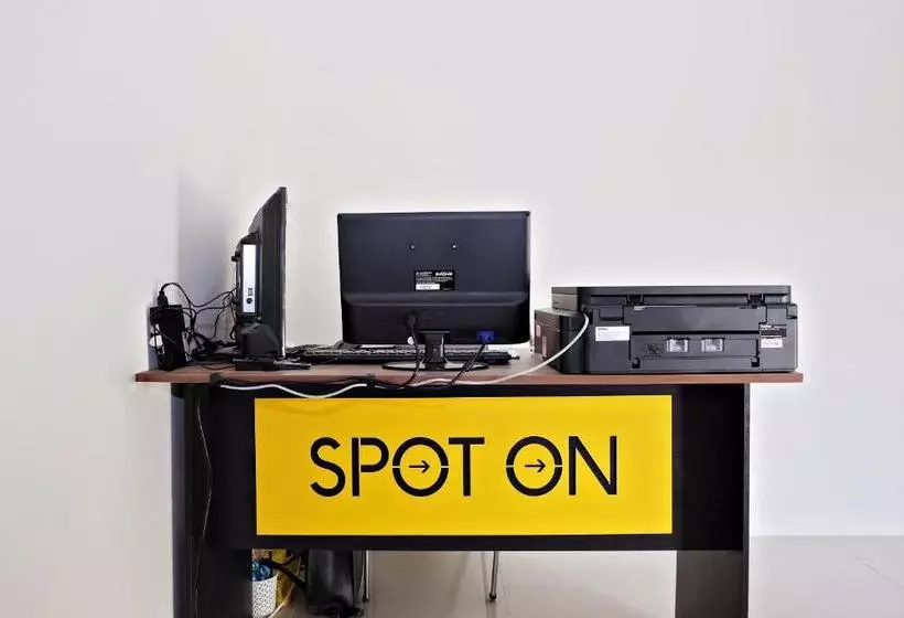 ホテル Spot On 2616 Pondok Danesti Syariah