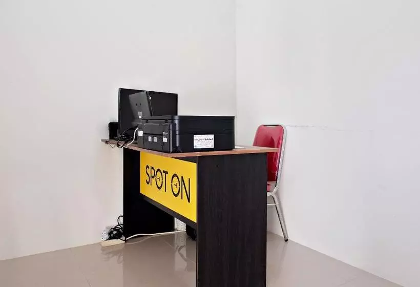 ホテル Spot On 2616 Pondok Danesti Syariah
