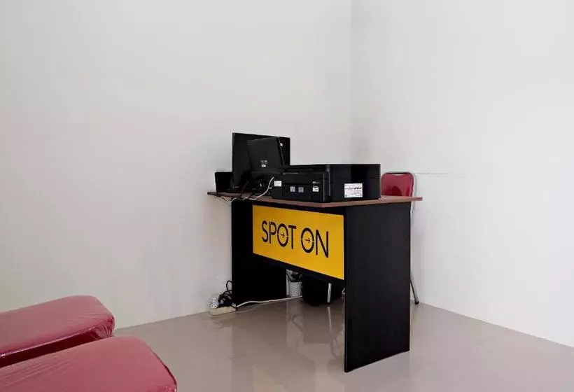 ホテル Spot On 2616 Pondok Danesti Syariah