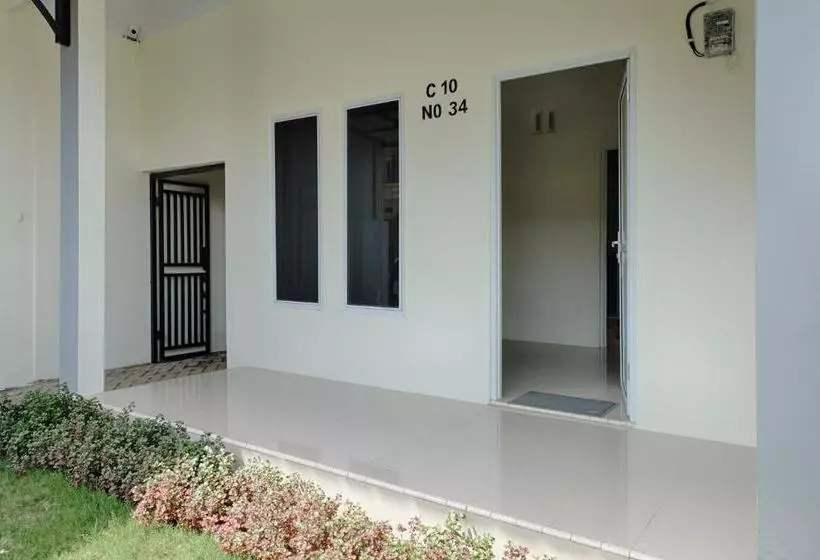 ホテル Spot On 2616 Pondok Danesti Syariah