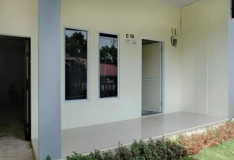 ホテル Spot On 2616 Pondok Danesti Syariah