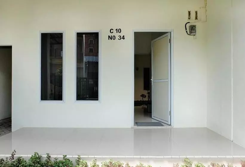 ホテル Spot On 2616 Pondok Danesti Syariah
