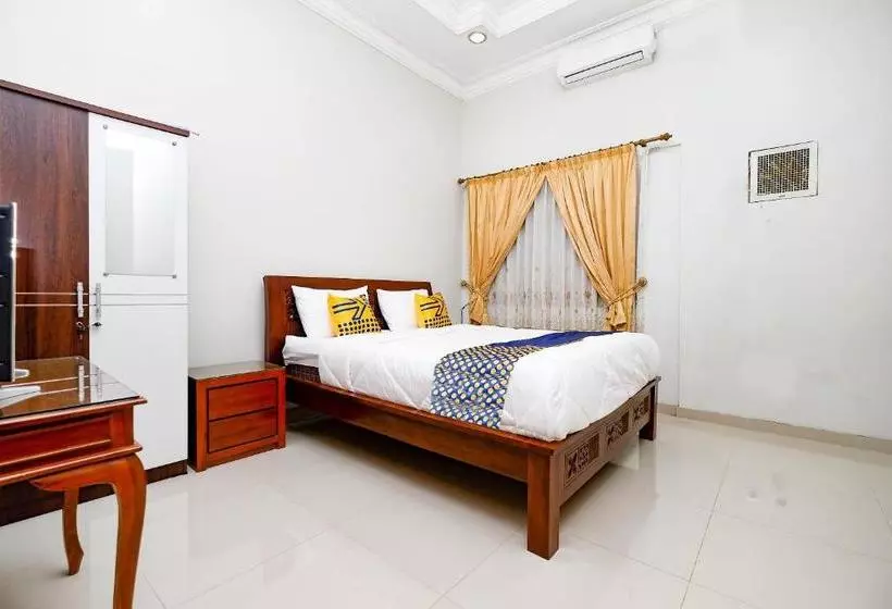 ホテル Spot On 2618 Jepara Guest House