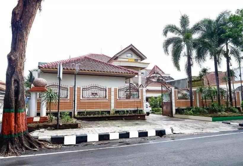 ホテル Spot On 2618 Jepara Guest House