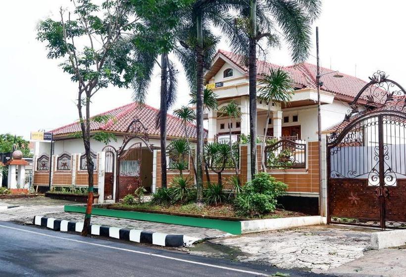 Отель Spot On 2618 Jepara Guest House
