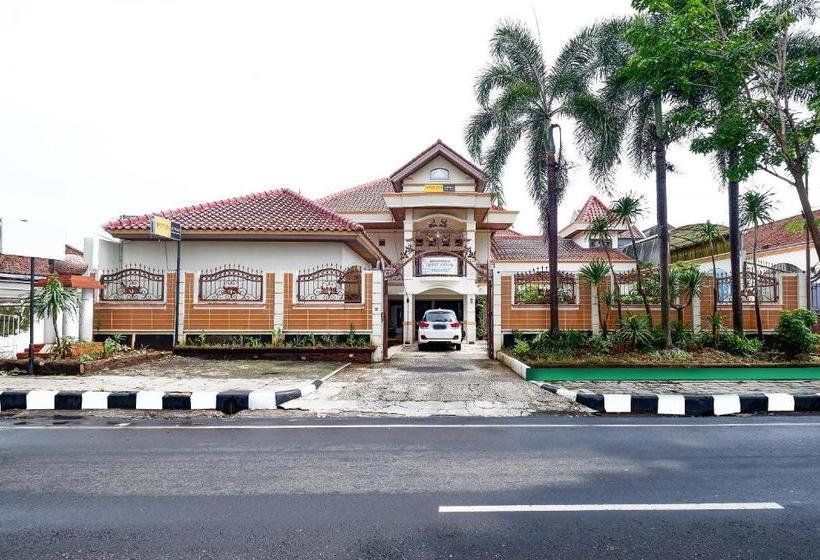 Отель Spot On 2618 Jepara Guest House