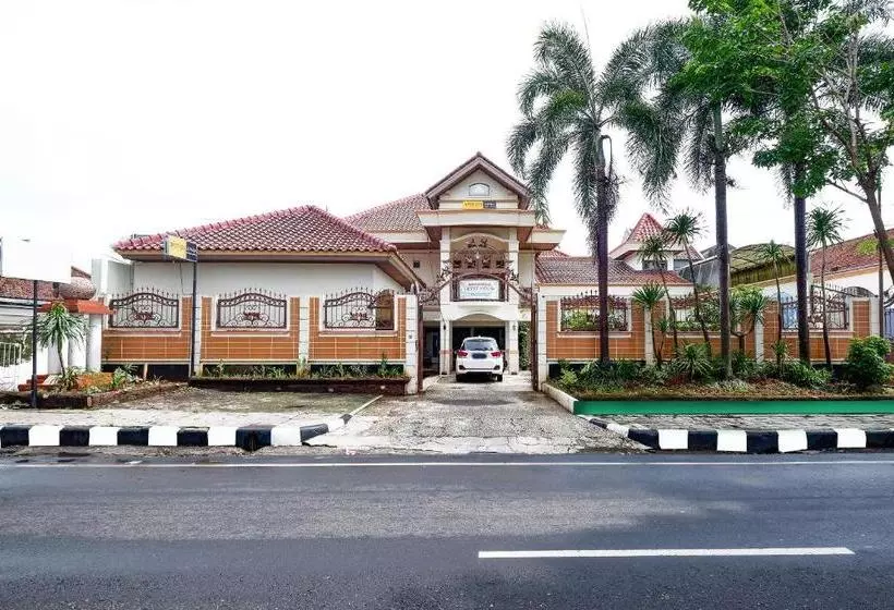 ホテル Spot On 2618 Jepara Guest House
